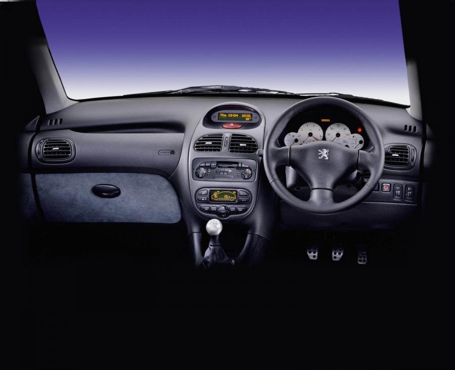  Peugeot 206 1998 года  (фото 14 из 46)